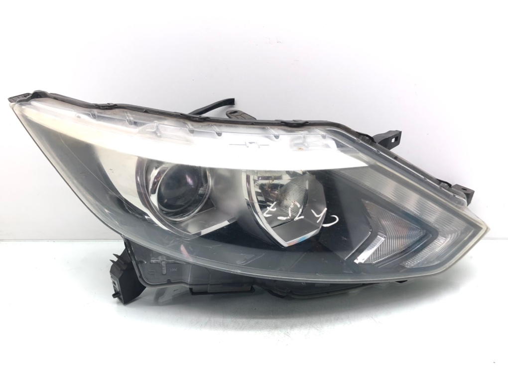 Фара правая для Nissan Qashqai, 2014 г. 1.2 i бензин б/у