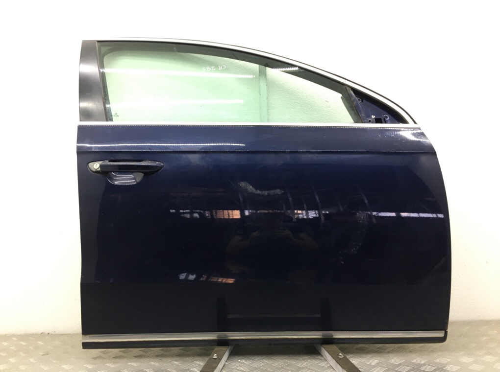 Дверь передняя правая для Volkswagen Passat, 2011 г. 1.6 TDi дизель б/у