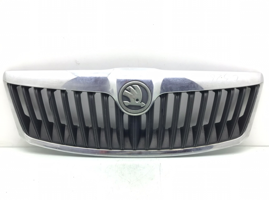 Решетка радиатора для Skoda Octavia, 2011 г. 1.4 TFSI бензин б/у