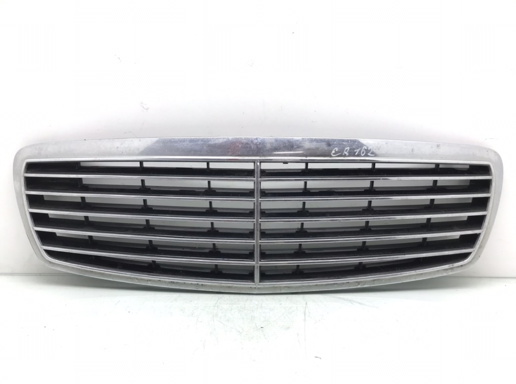 Решетка радиатора для Mercedes E W211, 2005 г. 2.2 CDi дизель б/у