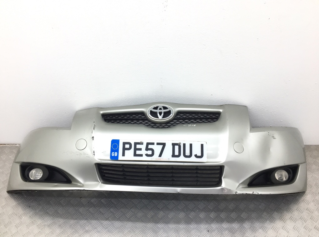 Бампер передний для Toyota Auris, 2007 г. 1.6 i бензин б/у