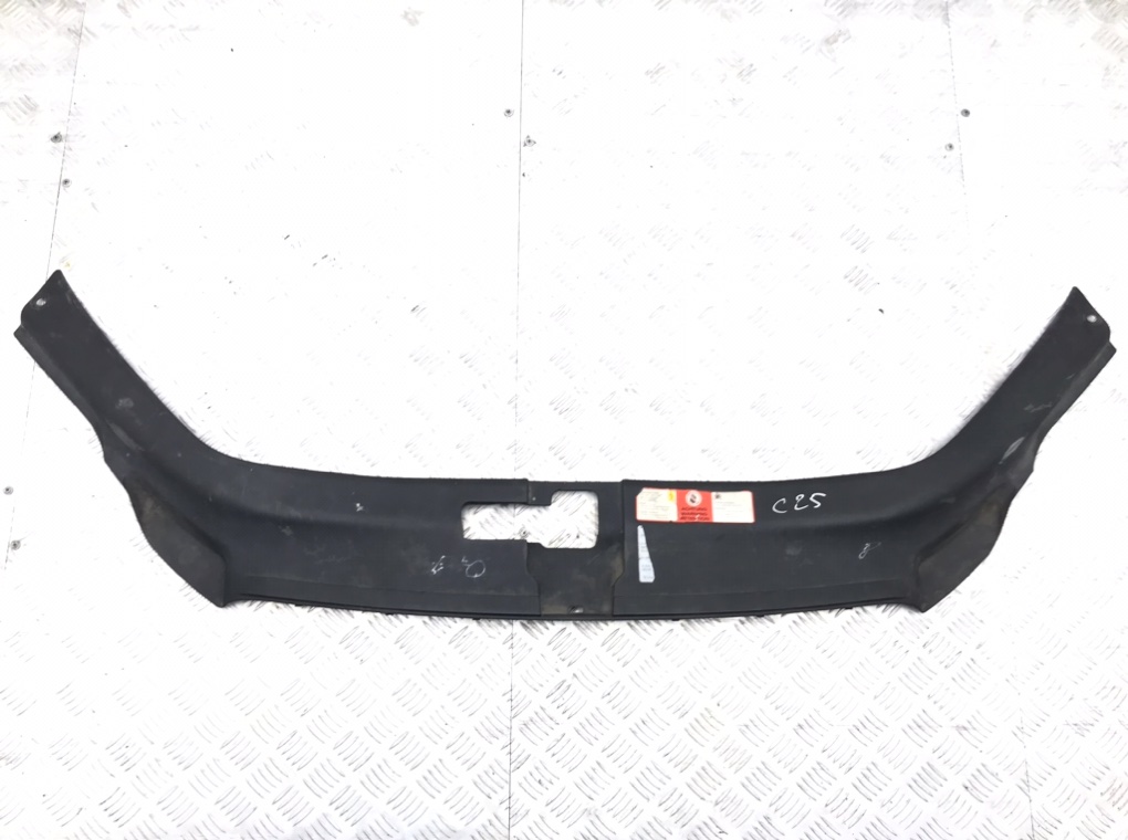 Планка под капот для Audi Q7, 2009 г. 3.0 TDi дизель б/у