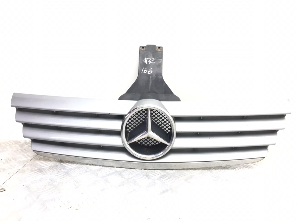 Решетка радиатора для Mercedes C W203, 2004 г. 1.8 i бензин б/у