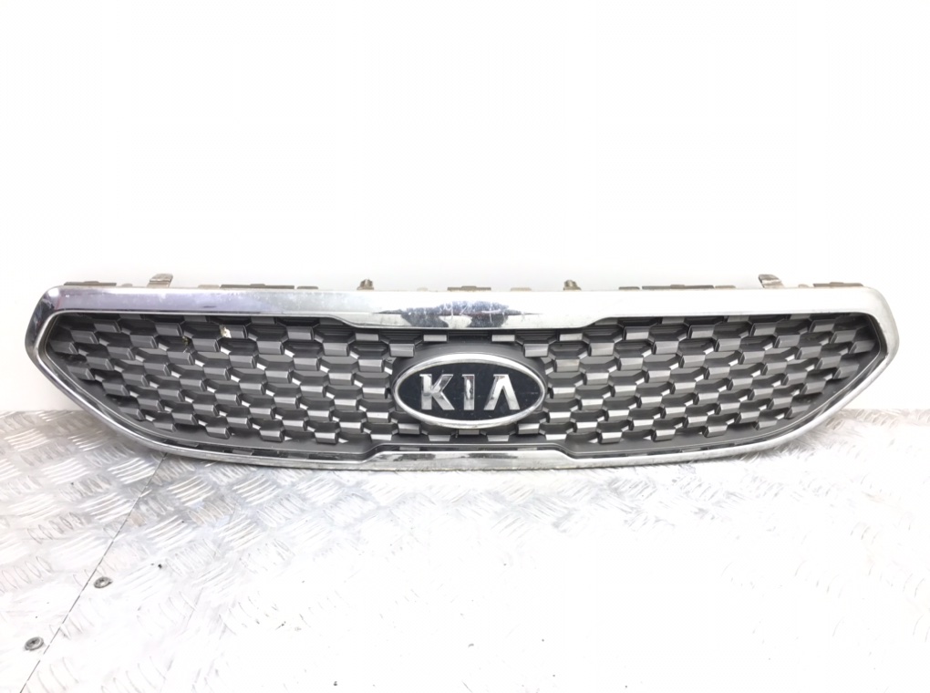 Решетка радиатора для Kia Venga, 2010 г. 1.4 CRDi дизель б/у