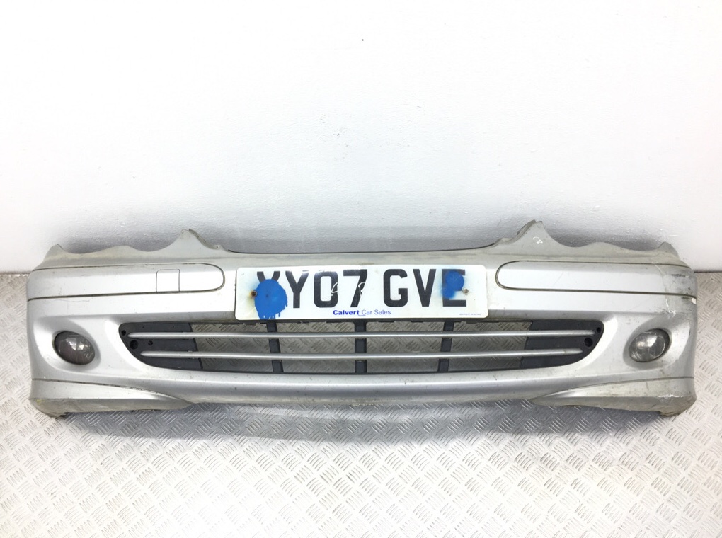 Бампер передний для Mercedes C W203, 2007 г. 2.2 CDi дизель б/у