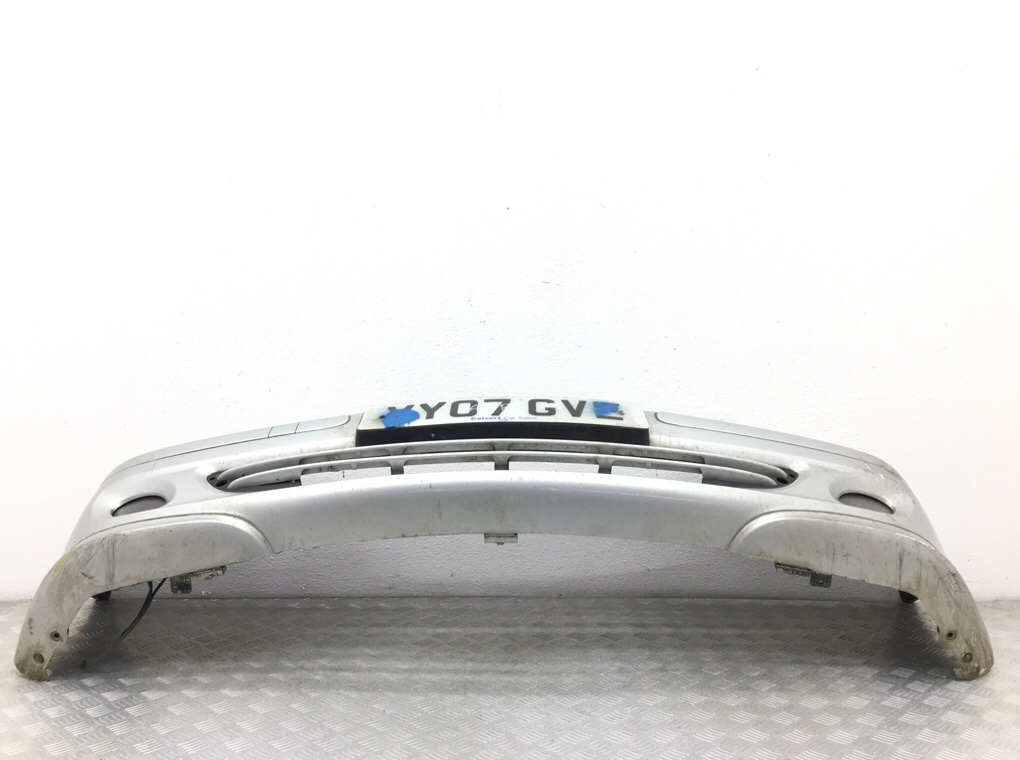 Бампер передний для Mercedes C W203, 2007 г. 2.2 CDi дизель б/у — фото 2