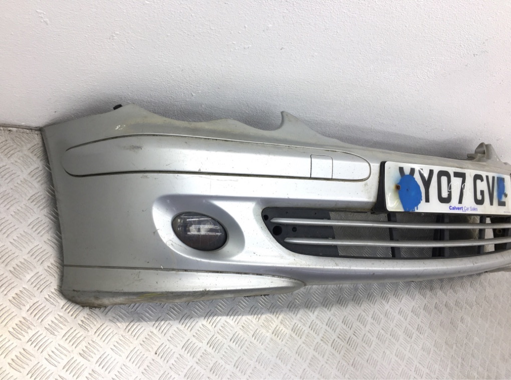 Бампер передний для Mercedes C W203, 2007 г. 2.2 CDi дизель б/у — фото 3