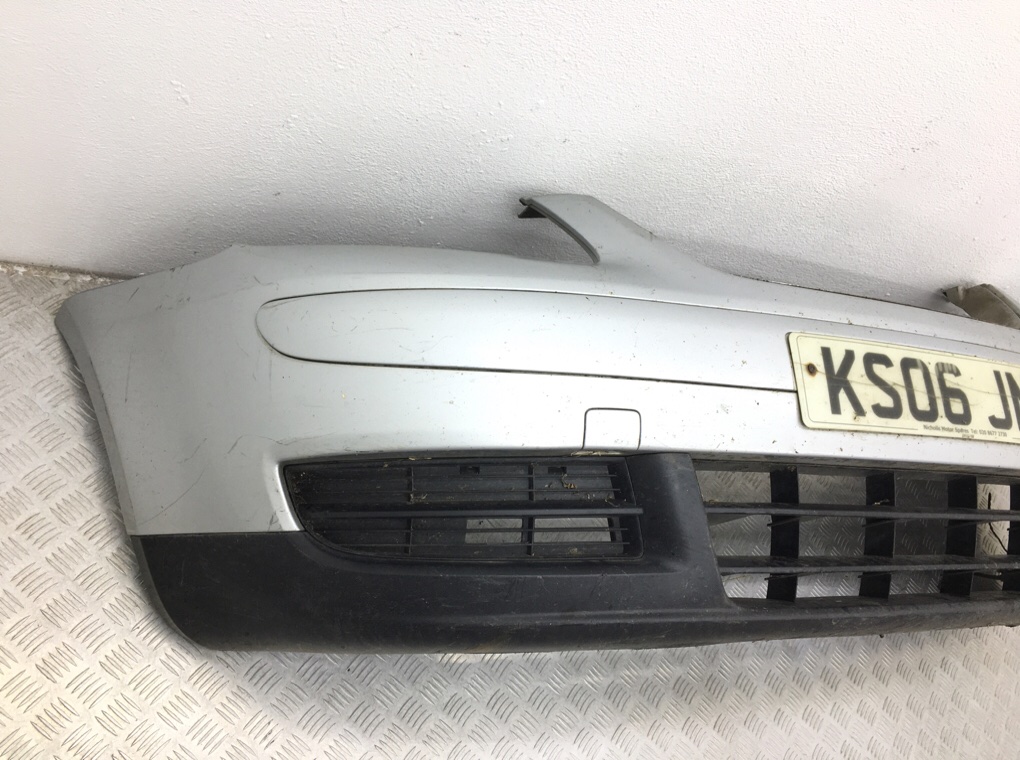 Бампер передний для Volkswagen Touran, 2006 г. 2.0 TDi дизель б/у — фото 3