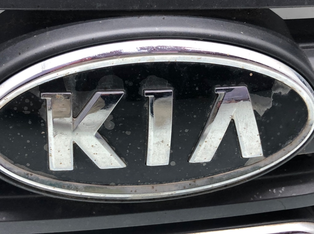 Решетка радиатора для Kia Sportage, 2012 г. 1.7 CRDi дизель б/у — фото 4