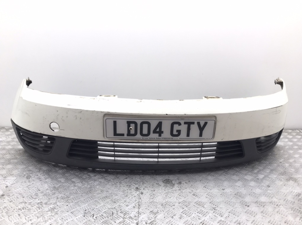 Бампер передний для Ford Fiesta, 2004 г. 1.4 TDCi дизель б/у