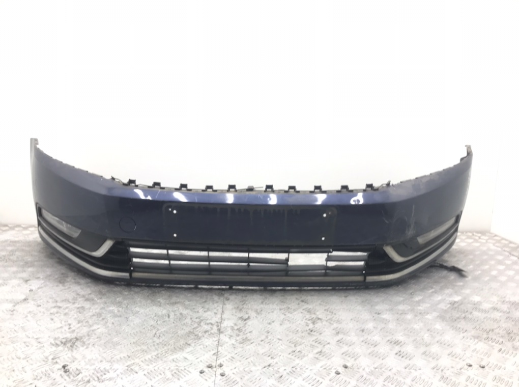 Бампер передний для Volkswagen Passat, 2011 г. 1.6 TDi дизель б/у