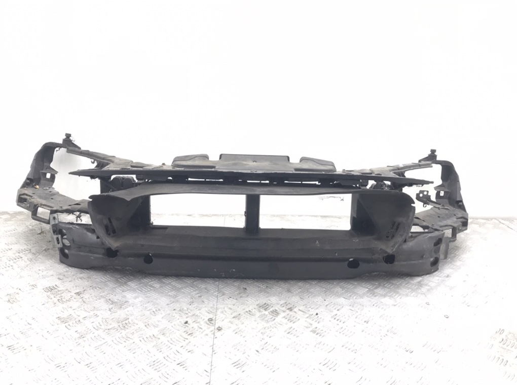 Панель передняя (телевизор) для Volvo V40, 2013 г. 1.6 TD дизель б/у