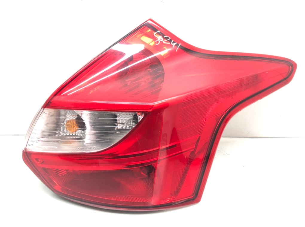 Фонарь задний правый для Ford Focus, 2013 г. 1.0 i бензин б/у