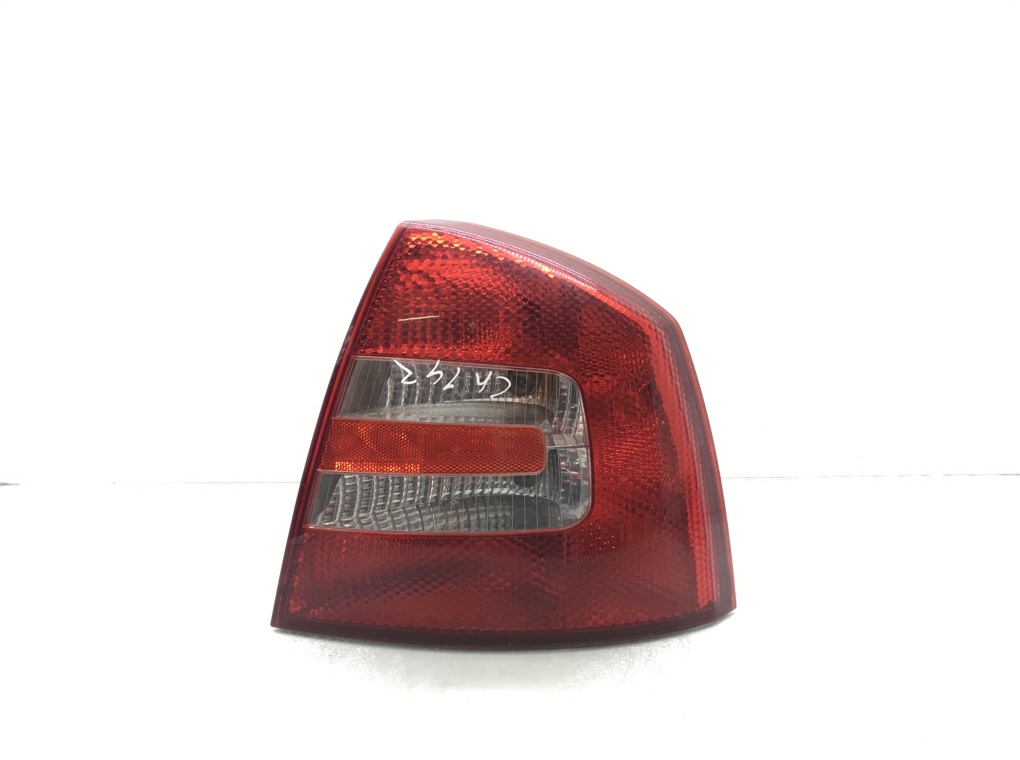 Фонарь задний правый для Skoda Octavia, 2005 г. 1.9 TDi дизель б/у