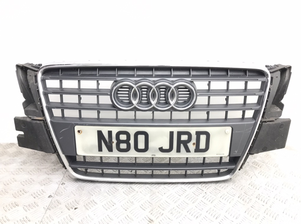 Решетка радиатора для Audi A5, 2010 г. 2.0 TFSi бензин б/у