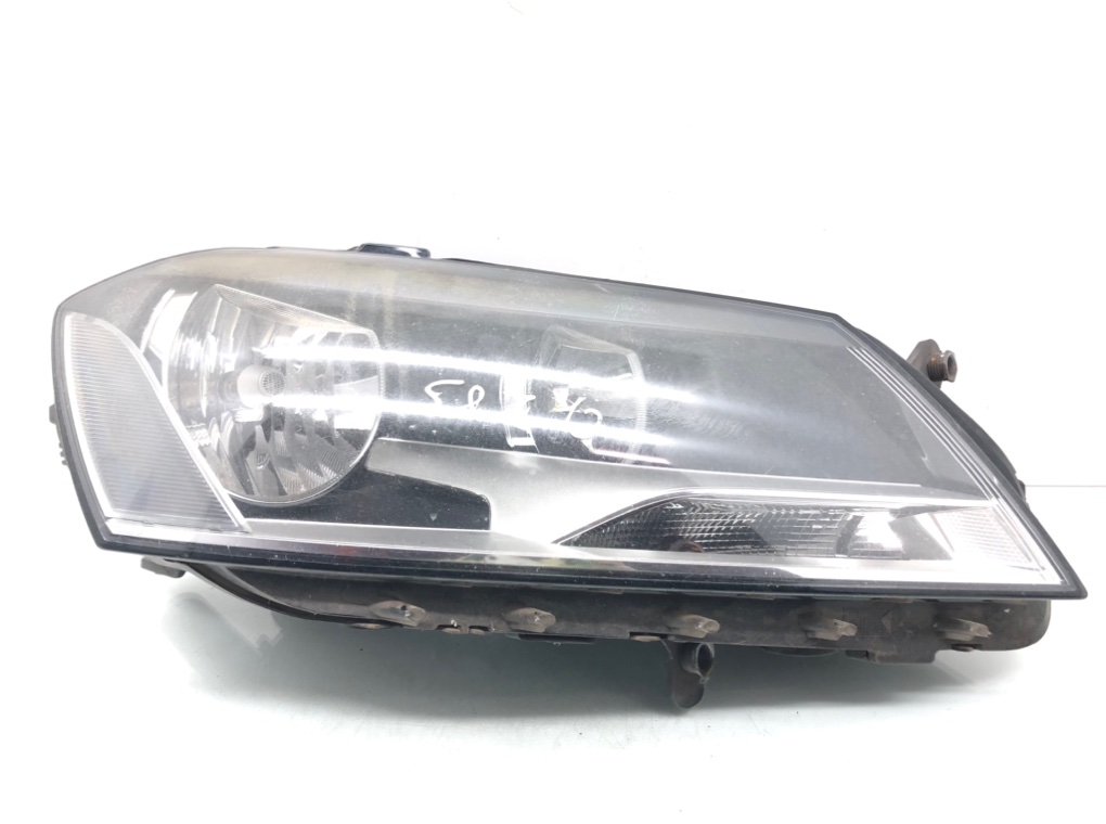 Фара правая для Volkswagen Passat, 2011 г. 1.6 TDi дизель б/у