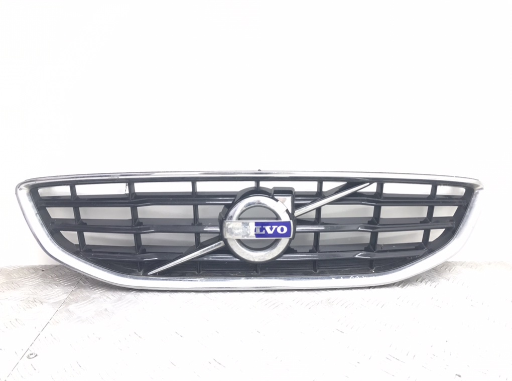 Решетка радиатора для Volvo V40, 2013 г. 1.6 TD дизель б/у