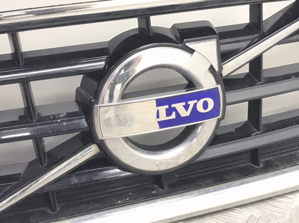 Решетка радиатора для Volvo V40, 2013 г. 1.6 TD дизель б/у — фото 6