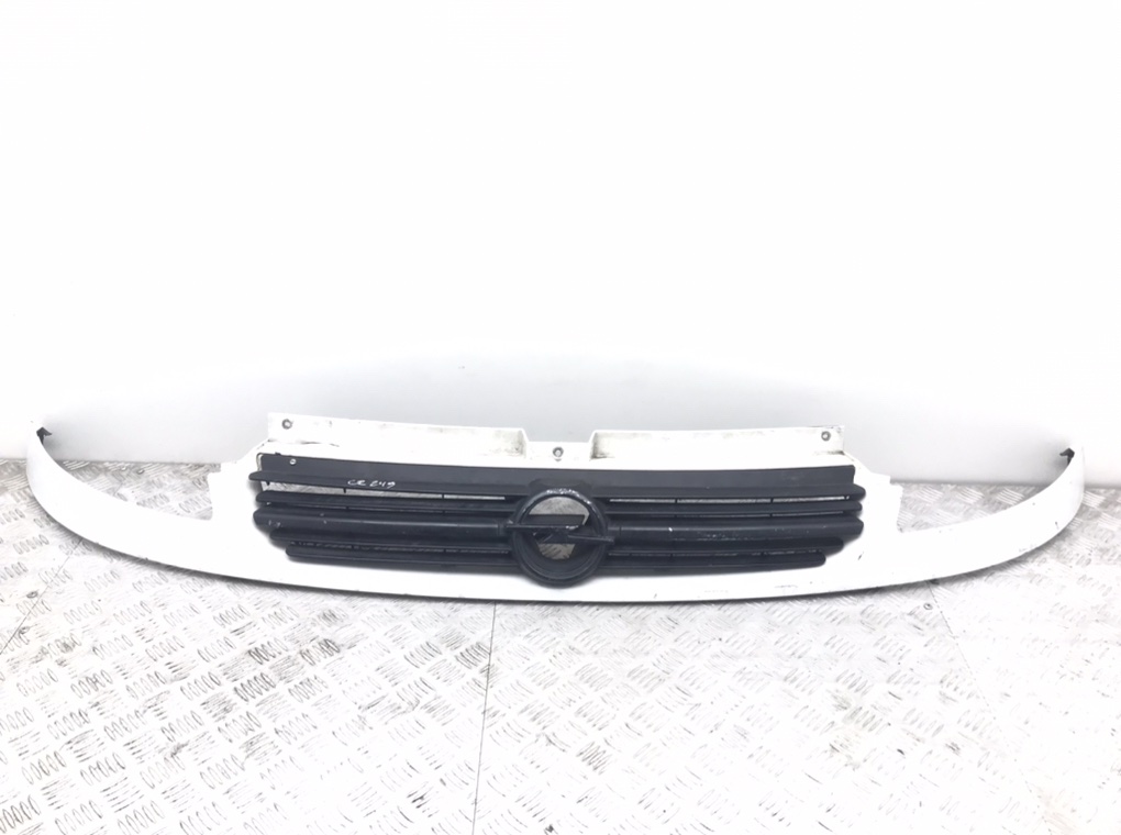 Решетка радиатора для Opel Vivaro, 2005 г. 1.9 DCi дизель б/у