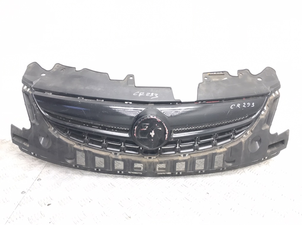 Решетка радиатора для Opel Corsa, 2013 г. 1.3 CDTi дизель б/у