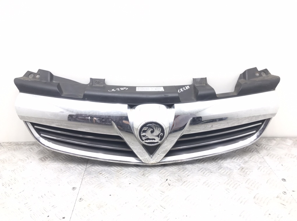 Решетка радиатора для Opel Zafira, 2009 г. 1.6 i бензин б/у