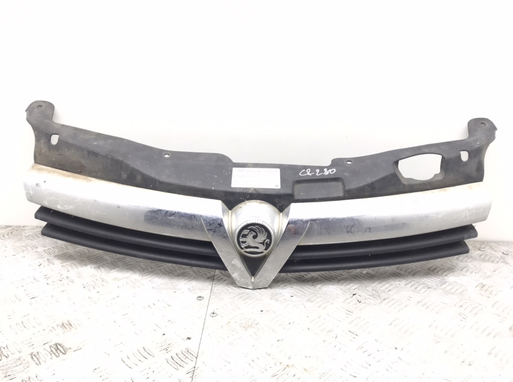 Решетка радиатора для Opel Astra, 2006 г. 1.9 CDTi дизель б/у