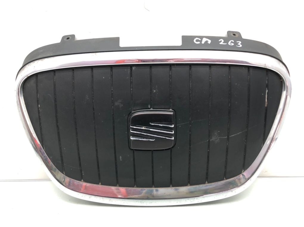 Решетка радиатора для Seat Leon, 2010 г. 1.6 TDi дизель б/у