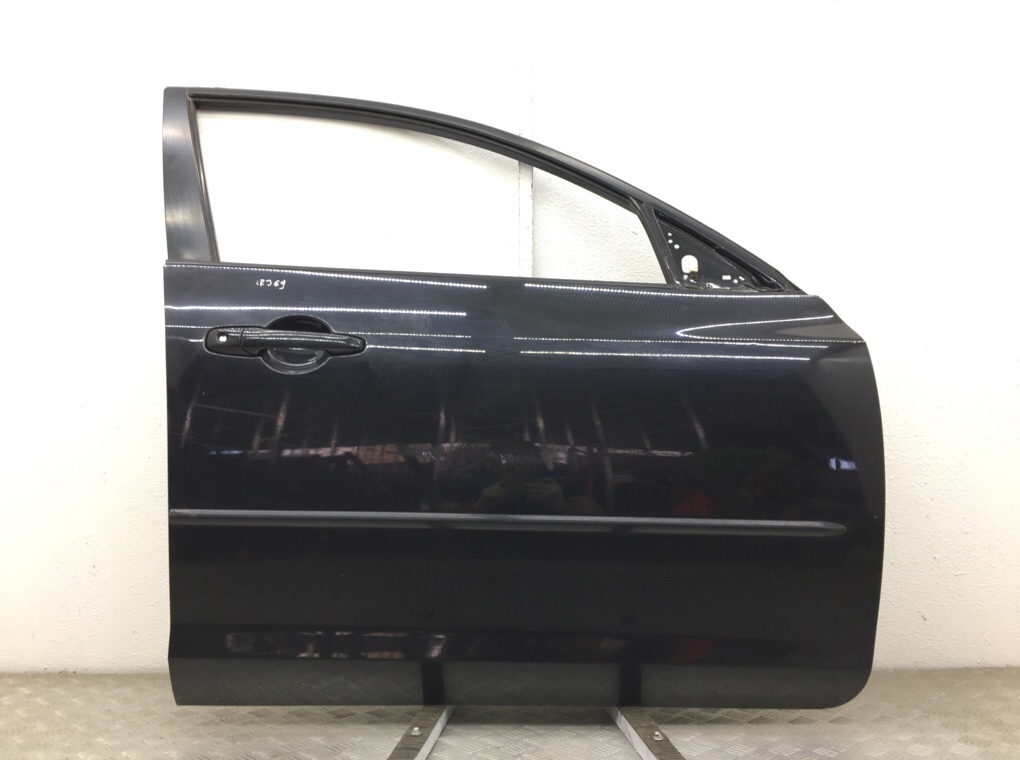 Дверь передняя правая для Mazda 3, 2006 г. 1.6 i бензин б/у