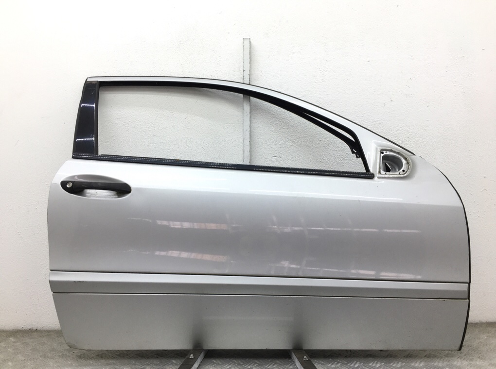 Дверь передняя правая для Mercedes C W203, 2004 г. 1.8 i бензин б/у