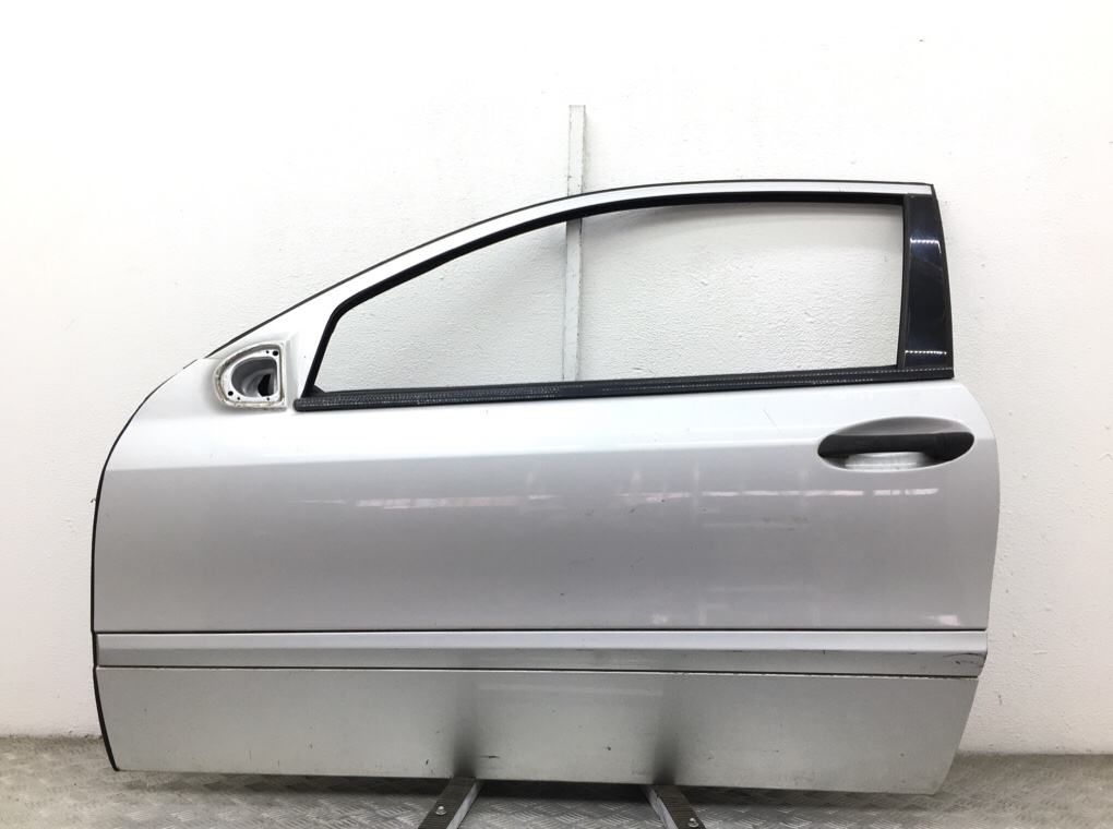 Дверь передняя левая для Mercedes C W203, 2004 г. 1.8 i бензин б/у