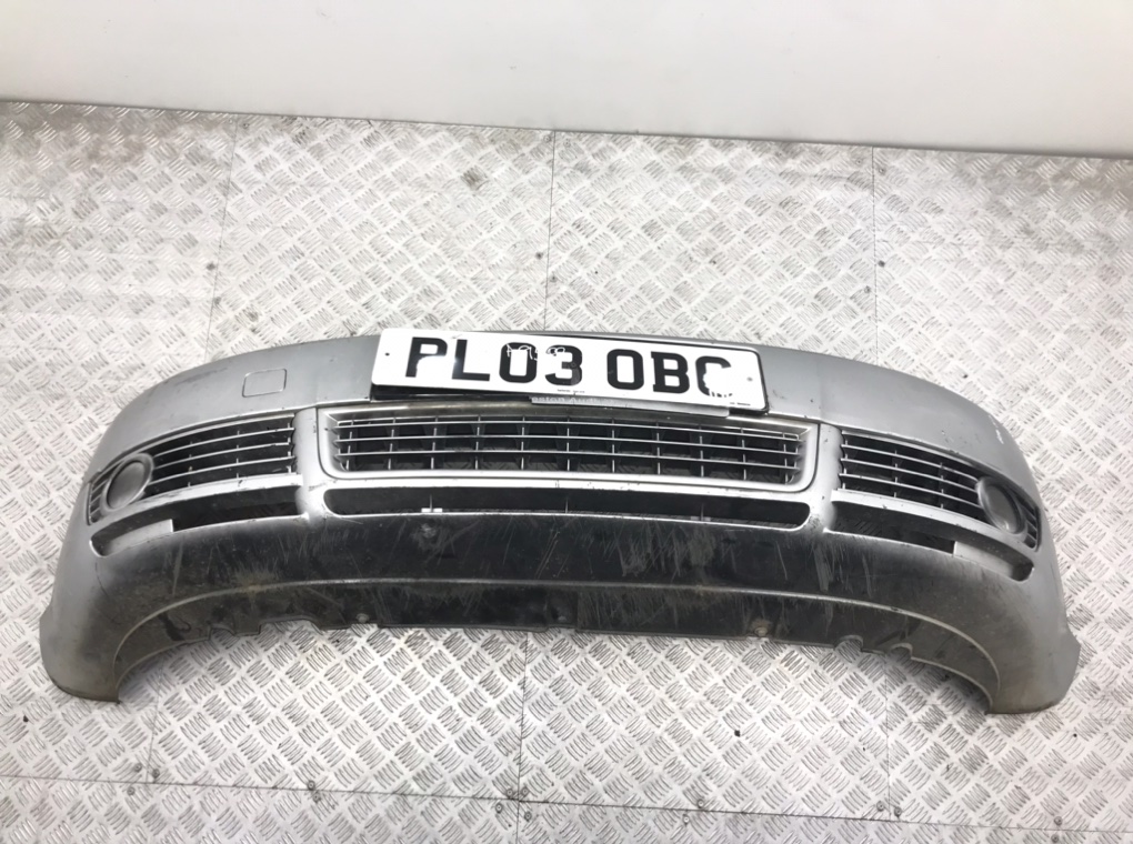 Бампер передний для Audi A4, 2003 г. 1.9 TDi дизель б/у