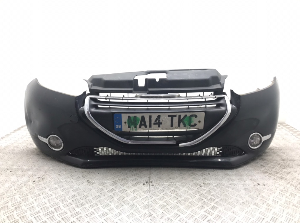Бампер передний для Peugeot 208, 2014 г. 1.2 i бензин б/у