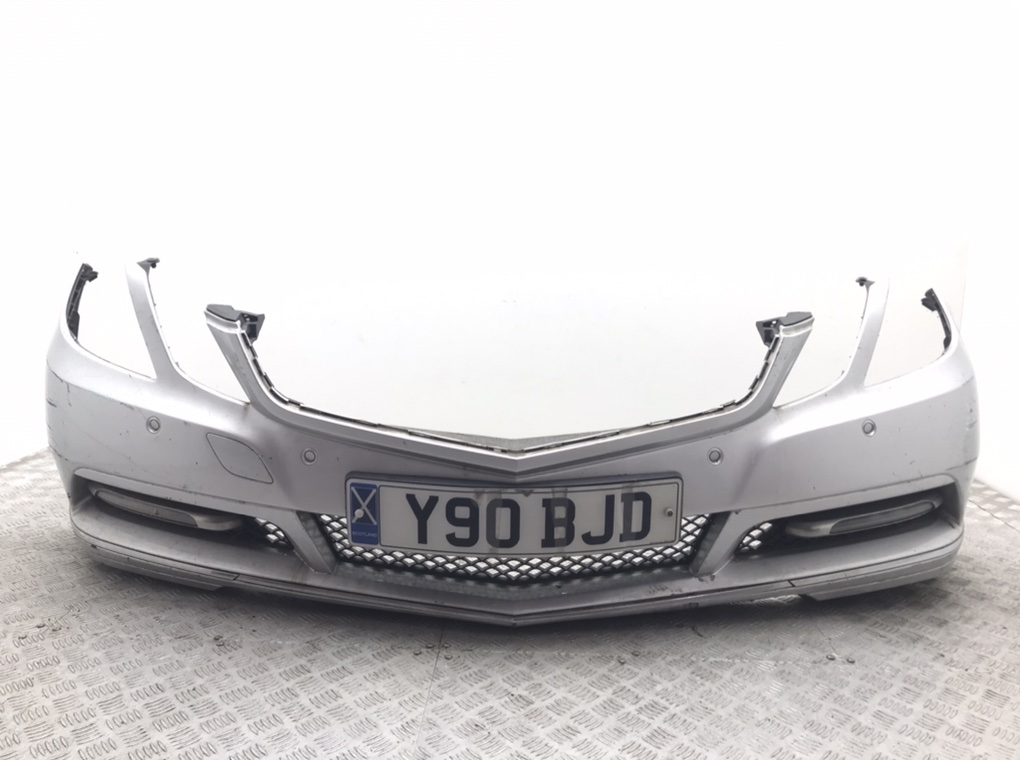 Бампер передний для Mercedes E C207, 2012 г. 2.2 CDi дизель б/у