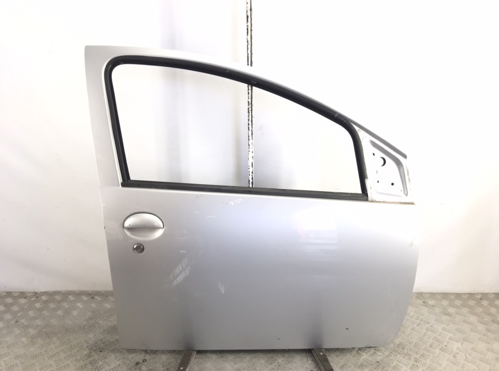 Дверь передняя правая для Toyota Aygo, 2007 г. 1.0 i бензин б/у