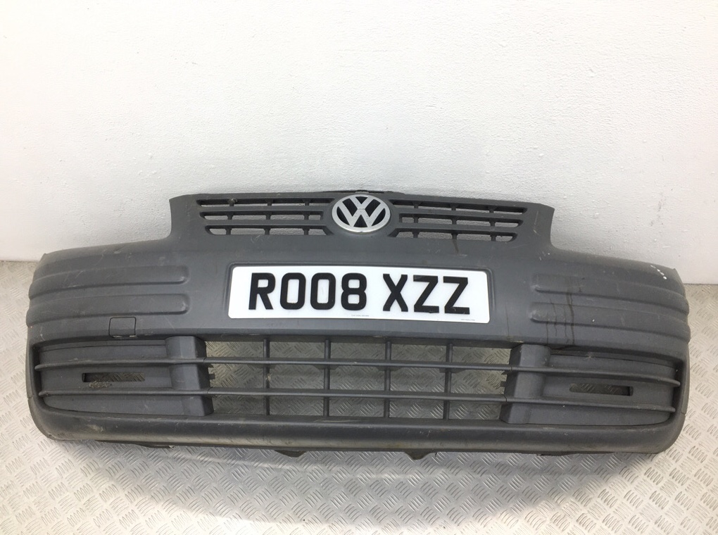 Бампер передний для Volkswagen Caddy, 2008 г. 1.9 TDi дизель б/у