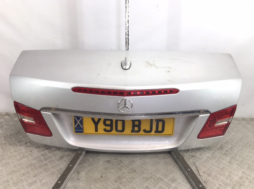 Крышка багажника для Mercedes E C207, 2012 г. 2.2 CDi дизель б/у