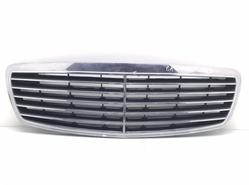 Решетка радиатора для Mercedes E W211, 2003 г. 2.7 CDi дизель б/у
