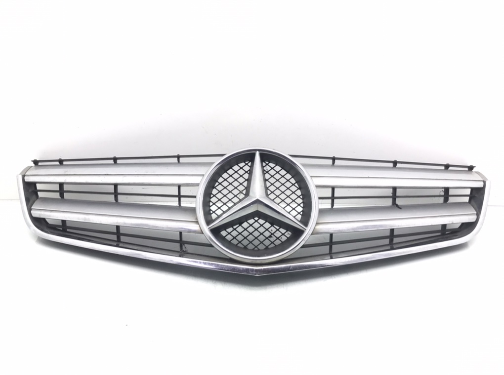 Решетка радиатора для Mercedes E C207, 2012 г. 2.2 CDi дизель б/у