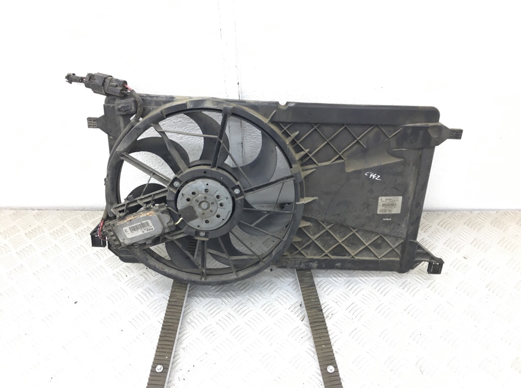 Вентилятор радиатора для Ford Focus, 2008 г. 1.8 i бензин б/у