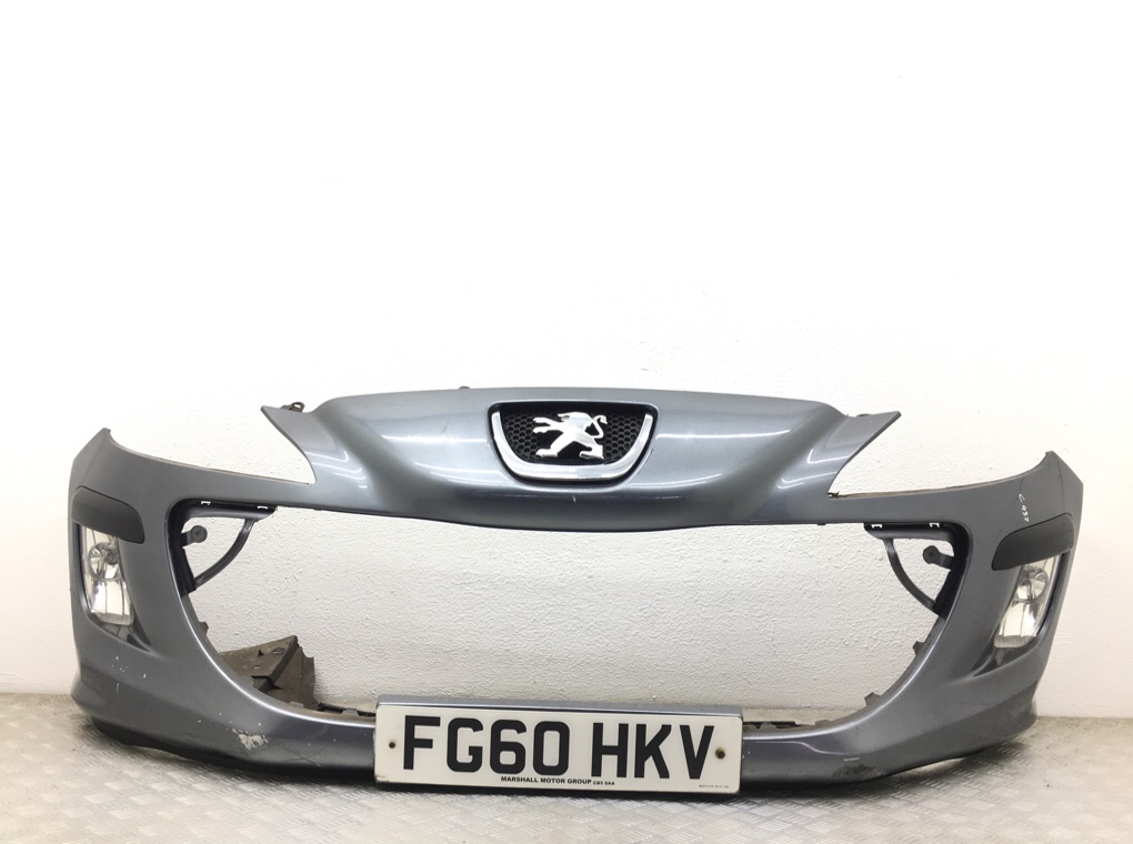 Бампер передний для Peugeot 308, 2010 г. 1.6 HDi дизель б/у