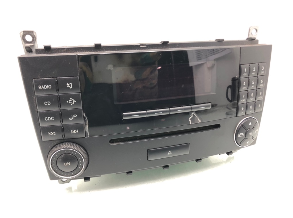 Магнитола для Mercedes C W203, 2005 г. 2.2 CDi дизель б/у