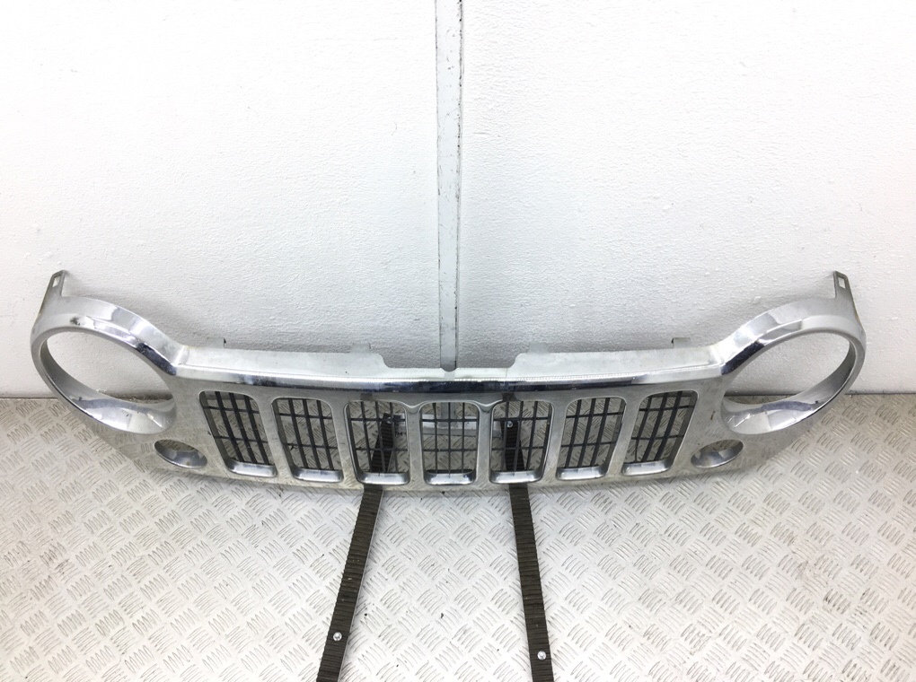 Решетка радиатора для Jeep Cherokee, 2007 г. 2.8 CRD дизель б/у — фото 2
