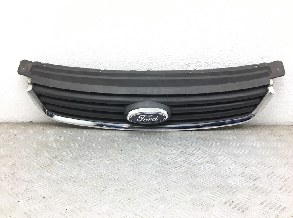 Решетка радиатора для Ford Kuga, 2012 г. 2.0 TDCi дизель б/у