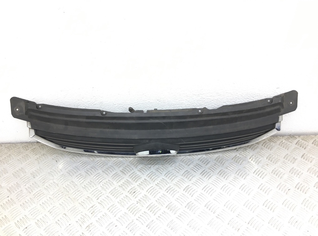 Решетка радиатора для Ford Kuga, 2012 г. 2.0 TDCi дизель б/у — фото 2