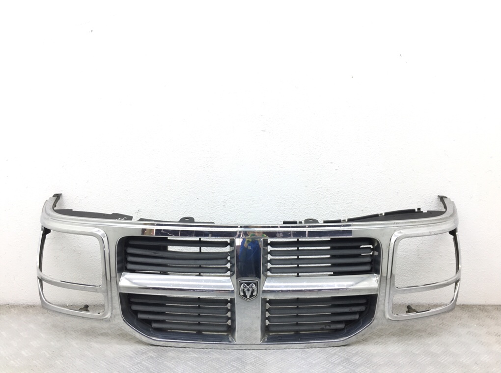 Решетка радиатора для Dodge Nitro, 2008 г. 2.8 CRDi дизель б/у