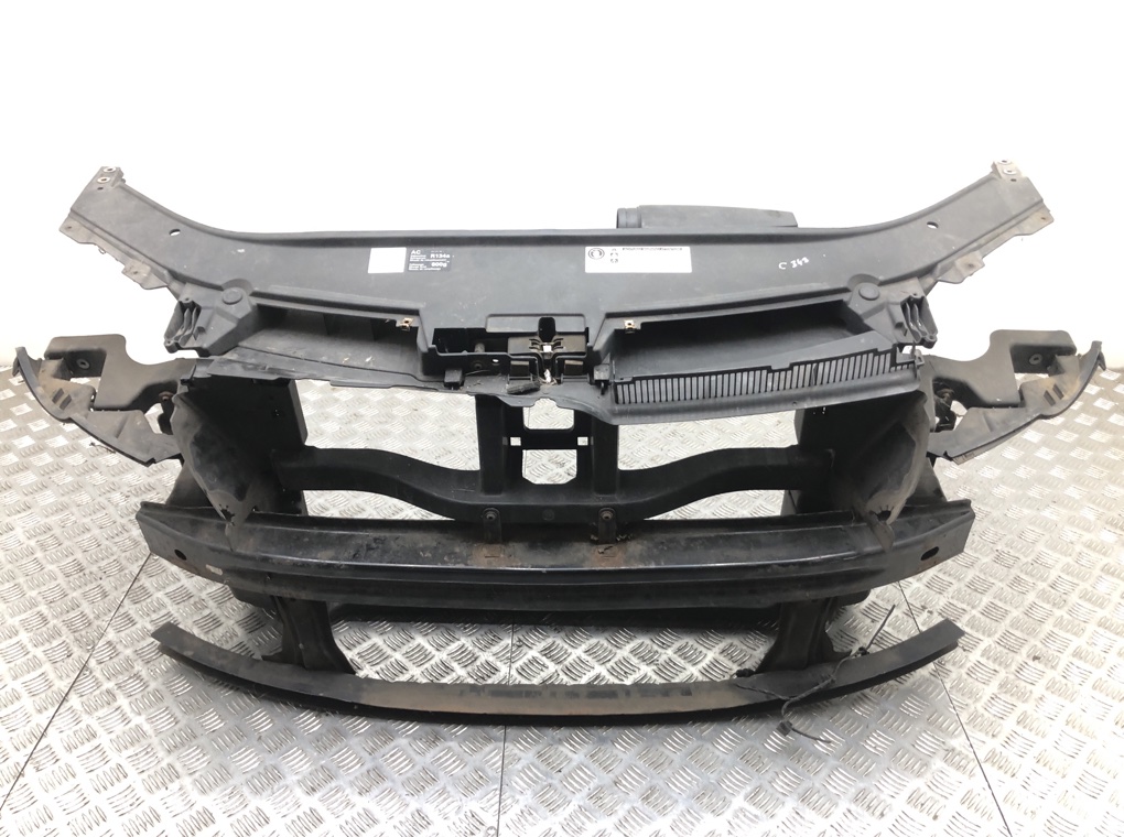 Панель передняя (телевизор) для Volkswagen Passat, 2009 г. 2.0 TDi дизель б/у