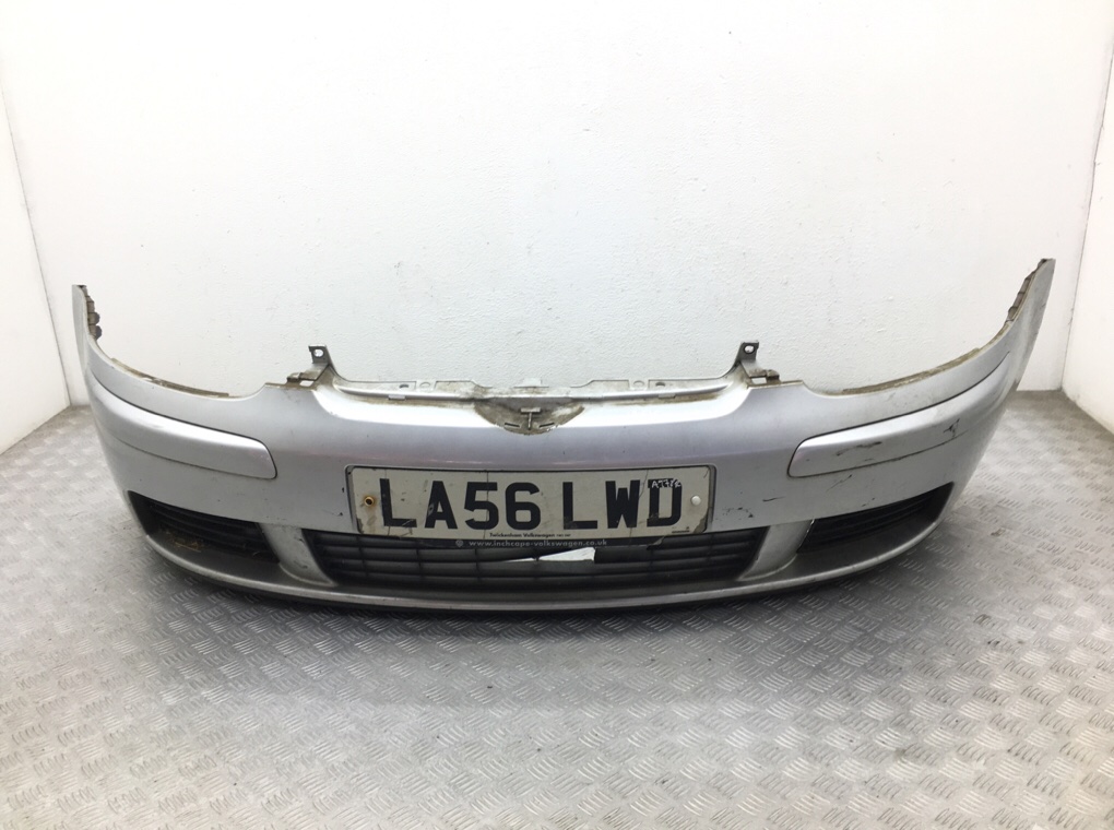 Бампер передний для Volkswagen Golf, 2006 г. 1.6 FSI бензин б/у