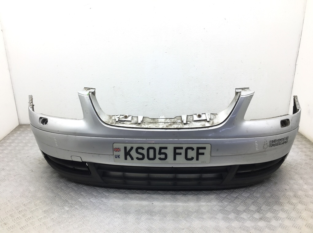 Бампер передний для Volkswagen Touran, 2005 г. 2.0 TDi дизель б/у