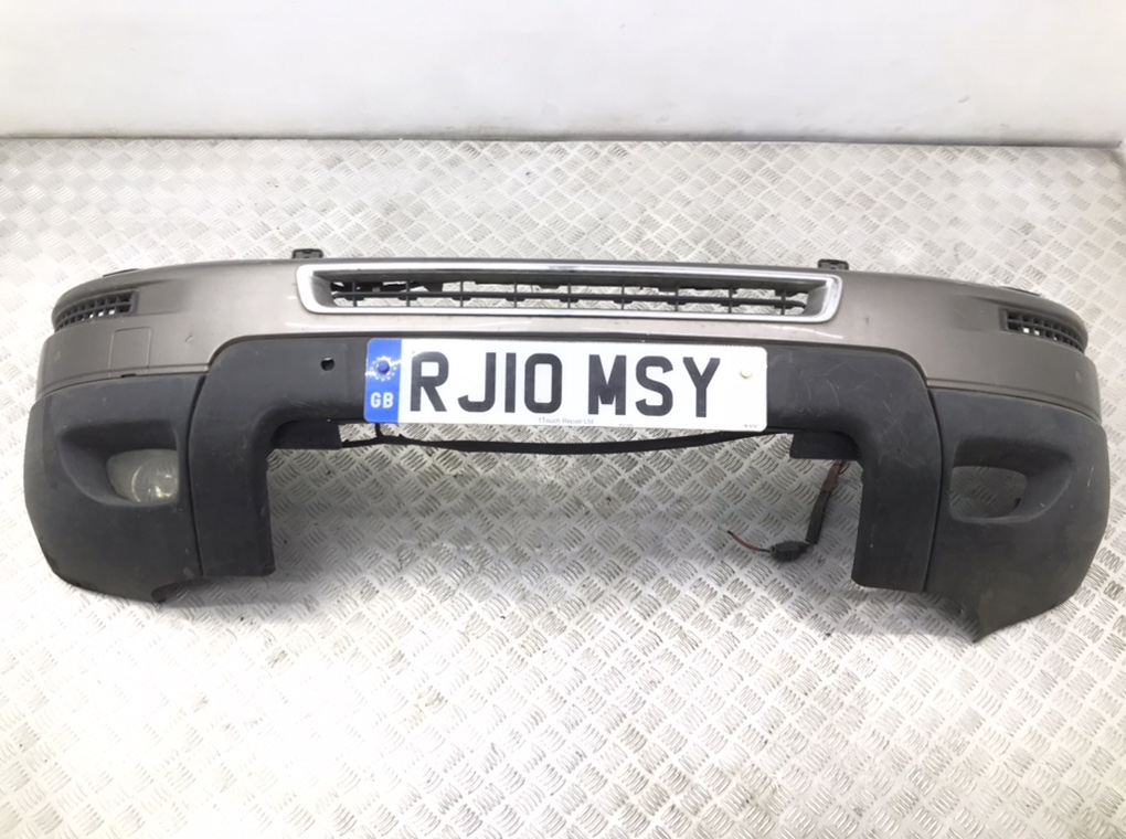 Бампер передний для Volvo XC90, 2010 г. 2.4 TD дизель б/у