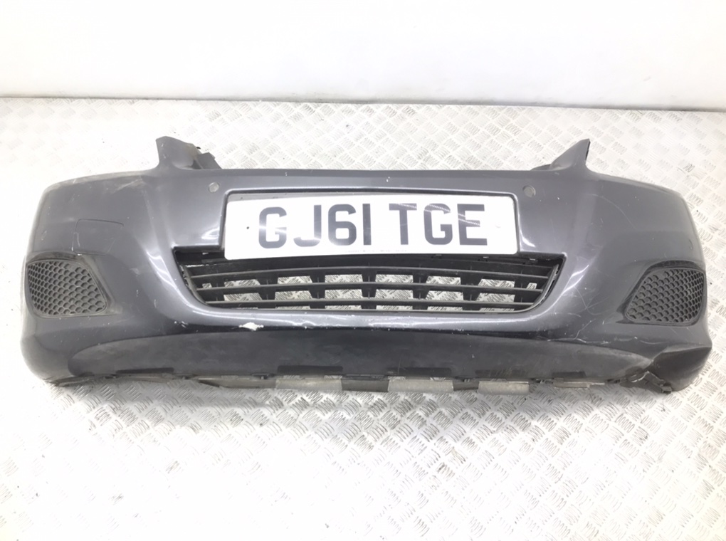 Бампер передний для Opel Zafira, 2011 г. 1.7 CDTi дизель б/у
